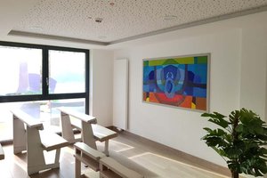 Raum der Stille im St. Lukas Pflegeheim mit Gemälde von Carsten Weck